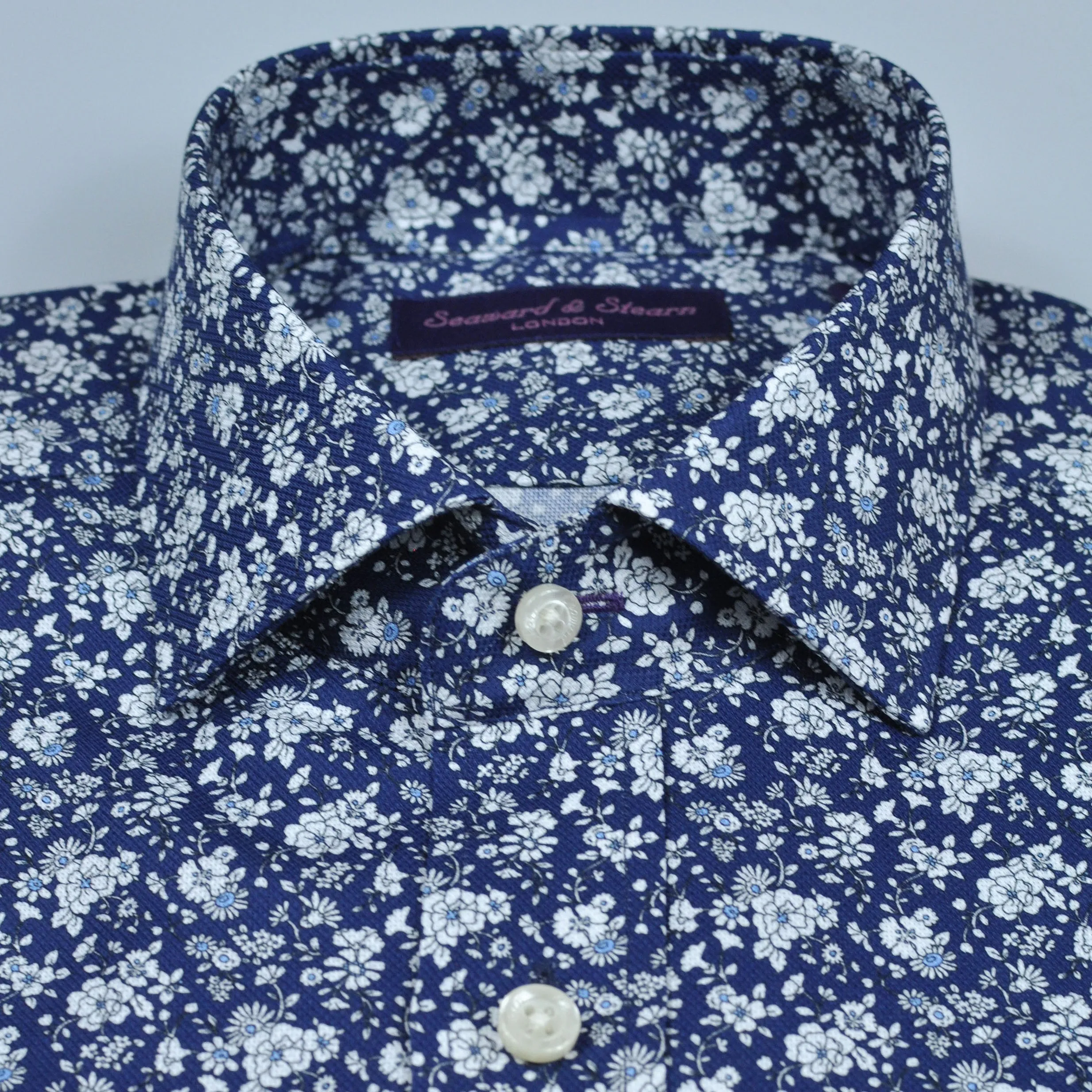 Neat Flowery Spread Collar Shirt in Blue