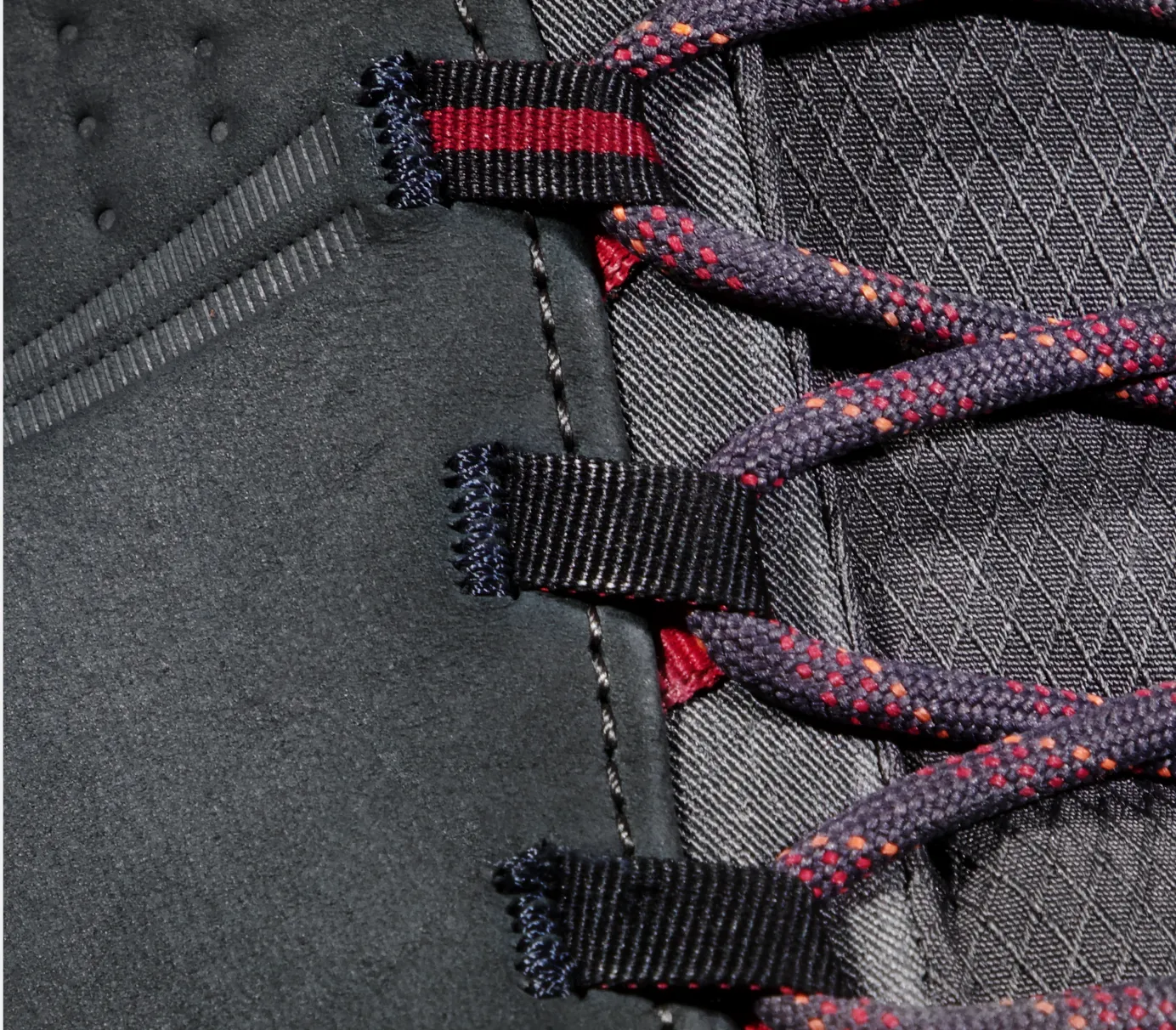 WOMEN'S NOVA IV MID GTX - BLACK/BLOOD RED