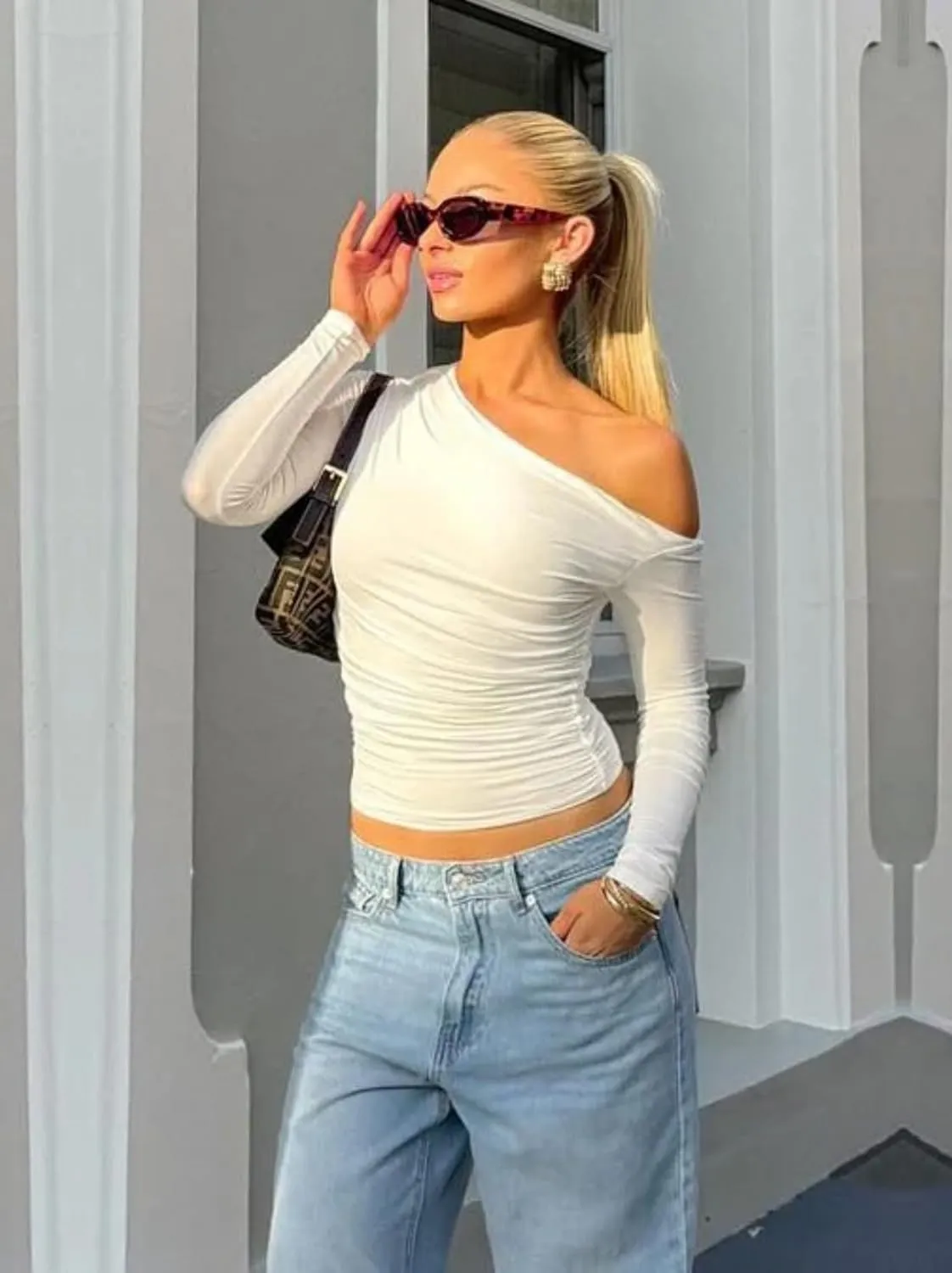 Zeagoo Womens Long Sleeve Off The Shoulder Casual Crop Tops Boat Neck Going Out Slim Fit Y2K T Shirts 2024